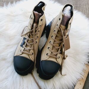 Palladium Women's Size 10  REVOLT HI TX Boot